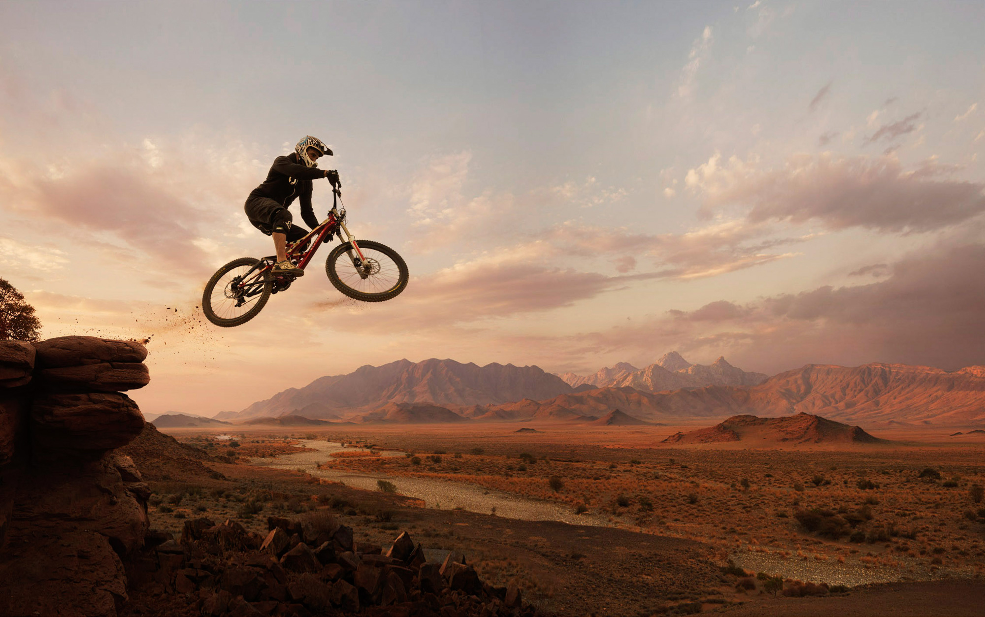 558-erik-almas-photographer-mountainbiker-g9a9940-wip10-flat-bright2